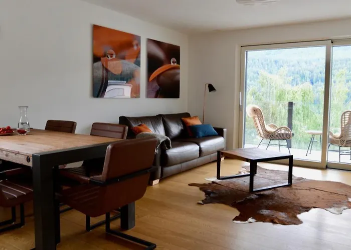 Chasa Rachoegna 스쿠올